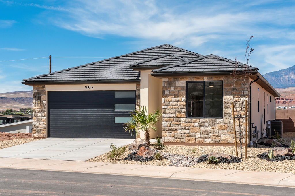 907 E Coyote Crest Drive Washington, UT 84780